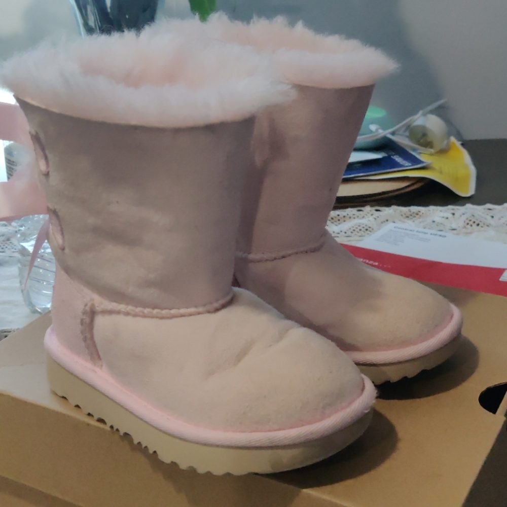 Ugg todlers very good condition